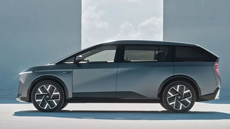 Ιαπωνική φίρμα αυτοκινήτων θέλει συνεργασία με τον κολοσσό Foxconn για να σωθεί