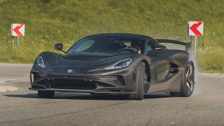 Οδηγούμε το Rimac Nevera R που σπάει το φράγμα των 2.000 ίππων (video)