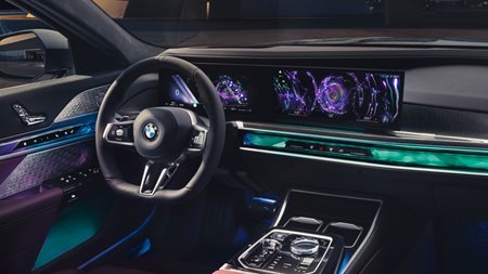 Επικεφαλής BMW: Γιατί θα εξαφανιστούν οι μεγάλες οθόνες