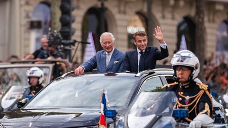 Αυτό είναι το αυτοκίνητο που παρέλασαν Βασιλιάς Κάρολος και Καμίλα στα Ηλύσια Πεδία (εικόνες)