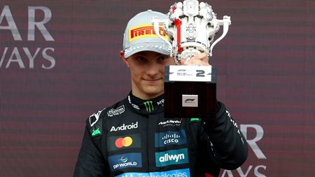 Δείτε τα απίθανα κύπελλα της F1 φτιαγμένα από LEGO