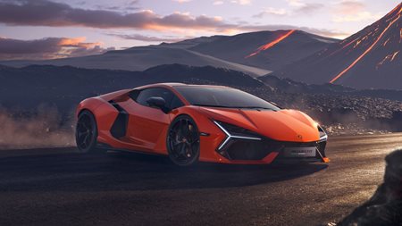 Η πρώτη plug-in Lamborghini ξεπούλησε για δύο χρόνια