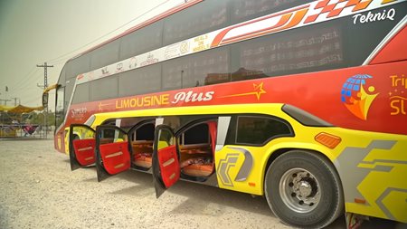 Δείτε το απίστευτο λεωφορείο του Πακιστάν που διαθέτει VIP θέσεις
