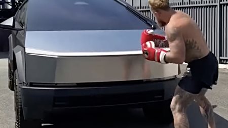 Δείτε τον Jake Paul να ανατινάζει ένα Cybertruck με μια γροθιά (video)