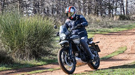 Αυτό είναι το νέο Royal Enfield Himalayan 450 με πιο δυνατό κινητήρα και σύγχρονο κιβώτιο