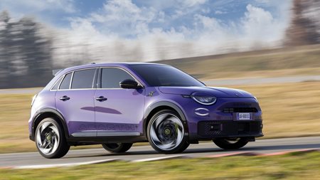 Επίσημο: Δείτε τις πρώτες εικόνες του εντυπωσιακού Abarth 600e-το ισχυρότερο όλων των εποχών