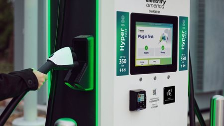 Έρευνα: Πώς η φόρτιση ενός ηλεκτρικού ρυπαίνει το περιβάλλον