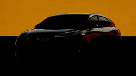 Πρώτο teaser του φθηνού ηλεκτρικού crossover της Lucid