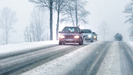 Κακοκαιρία "Μπάρμπαρα": Πού υπάρχουν προβλήματα στο οδικό δίκτυο