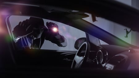 Βίντεο: Πώς έκλεβαν πολυτελή αυτοκίνητα από πάρκινγκ της Αθήνας