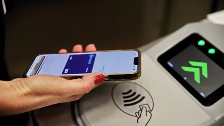 Ποιοι επιβάτες δεν μπορούν να χρησιμοποιήσουν το σύστημα "tap2ride" στις συγκοινωνίες