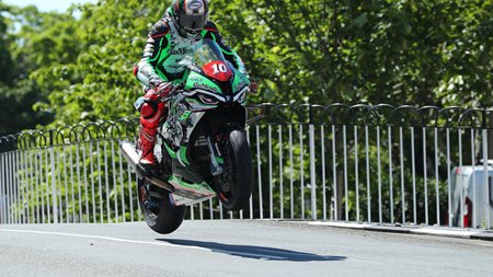 Το απίστευτο σώσιμο ενός θρύλου της μοτοσυκλέτας (video)