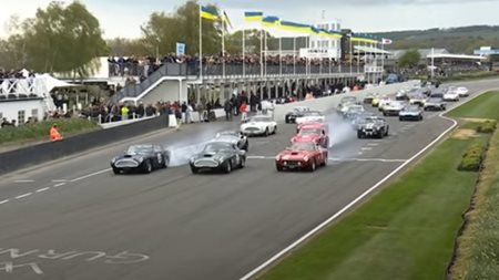 Δείτε έναν εντυπωσιακό αγώνα με vintage αυτοκίνητα (video)