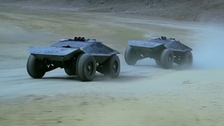 Ο Kanye West έφτιαξε τα δικά του Cybertruck για το νέο του videoclip