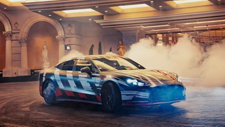 Ο Brad Pitt σε μίνι Gymkhana με Mercedes-AMG GT