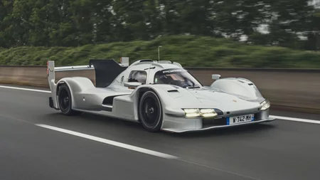 Οδηγούμε την πιο ακραία Porsche με άδεια κυκλοφορίας, τη θηριώδη και μοναδική 963 RSP