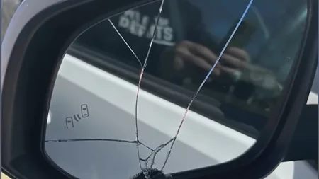 Δεκάδες καθρέπτες αυτοκινήτων κατέστρεψε ένας απρόσμενος δράστης