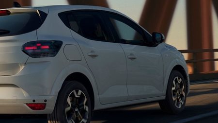 Το πιο δημοφιλές αυτοκίνητο της Ευρώπης αποκτά για πρώτη φορά υβριδική έκδοση