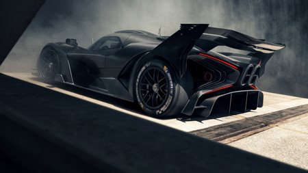 Ρωτήσαμε την τεχνητή νοημοσύνη ποιο αυτοκίνητο οδηγεί ο Άγιος Βαλεντίνος και η φάση είναι cringe