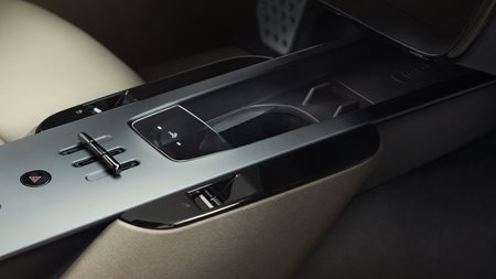 Η θρυλική φίρμα supercars που όλοι λατρεύουν σιχαίνεται τα χειροκίνητα κιβώτια