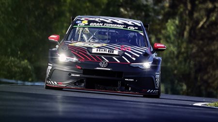 VW: Πώς γιόρτασε το νέο επετειακό Golf GTI Edition 50