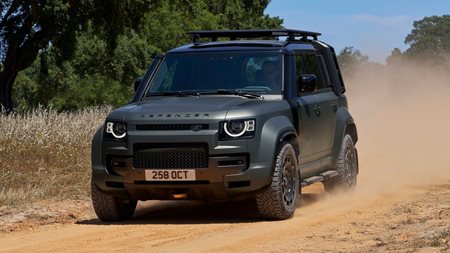 Επίσημο: Η Land Rover θα συμμετέχει με Defender στο Ράλι Ντακάρ 2026