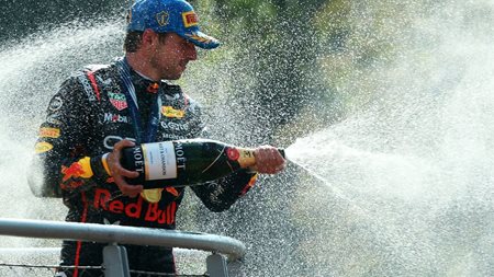 Η Moët & Chandon υποδέχτηκε τους νικητές της Monza στο πιο ατμοσφαιρικό βάθρο της Formula 1