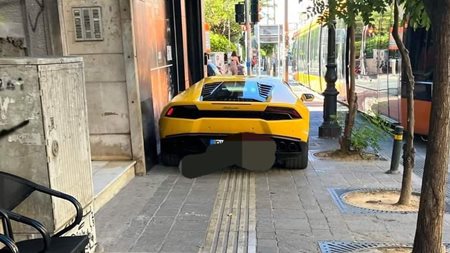 Γιατί μια Lamborghini στο πεζοδρόμιο μας ενοχλεί τόσο πολύ