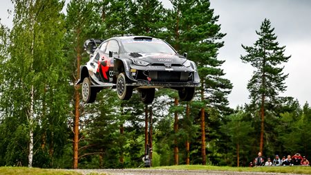 Δείτε 5 απολαυστικά λεπτά με τα καλύτερα άλματα σε αγώνες ράλι (video)