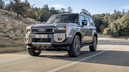 Επίσημο: Αυτό είναι το πρώτο υβριδικό Toyota Land Cruiser