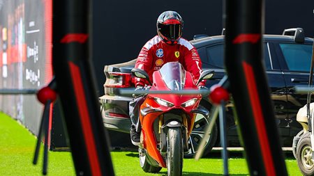 Νέα επική εμφάνιση του Hamilton στον Καναδά-Δείτε με ποια μοτοσυκλέτα έφτασε στην πίστα