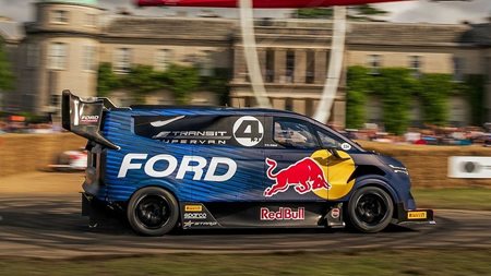 Το παντοδύναμο Ford SuperVan κατέκτησε και το Goodwood (video)