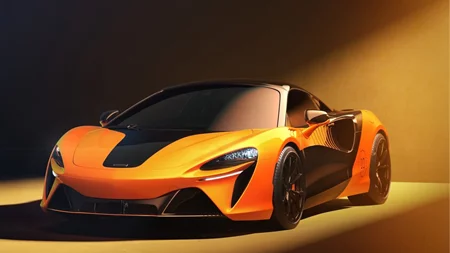 Η McLaren γιορτάζει 10 τίτλους στην F1 με μια συλλεκτική Artura Spider