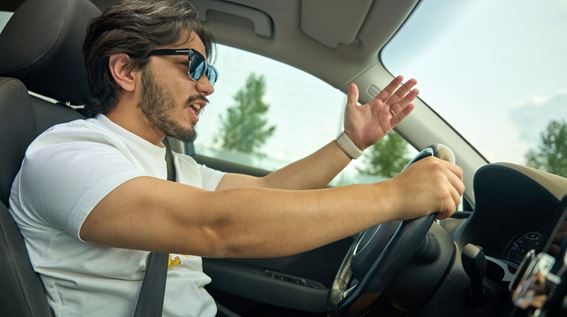 Έρευνα: Οι άνδρες ή οι γυναίκες είναι καλύτεροι οδηγοί;