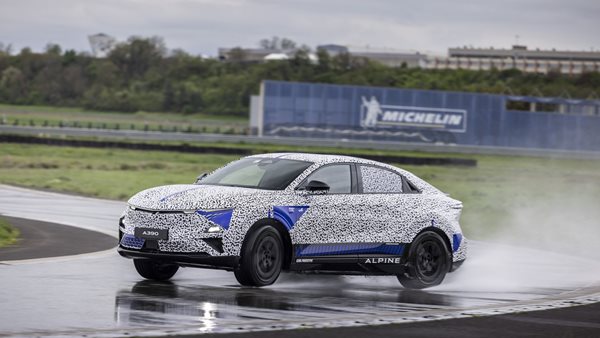 Το Alpine A390 θα είναι ένα πολύ ξεχωριστό ηλεκτρικό sedan (video)