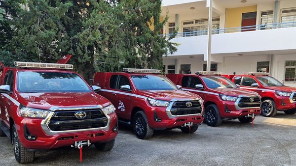 Αυτά είναι τα νέα πυροσβεστικά pick-up για την προστασία του Υμηττού