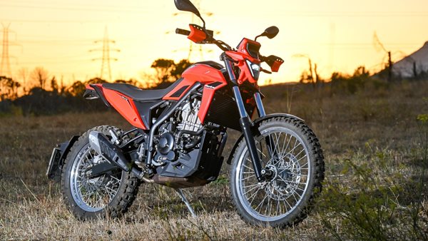 Beta Alp 4.0: Μια ιταλική μοτοσυκλέτα βγαλμένη από τα παλιά