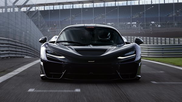 Δείτε την ισχυρότερη McLaren όλων των εποχών να δοκιμάζεται στο Silverstone χωρίς καμουφλάζ