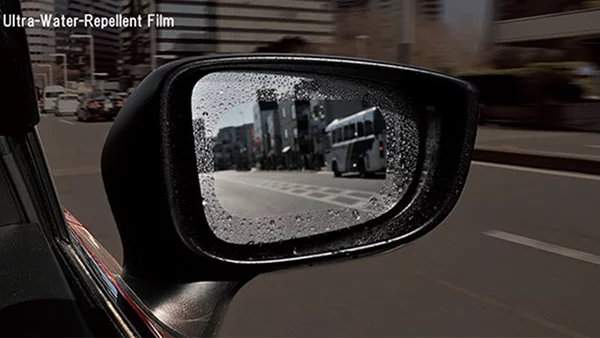 Το αξεσουάρ που κρατάει στεγνούς τους καθρέφτες στη βροχή