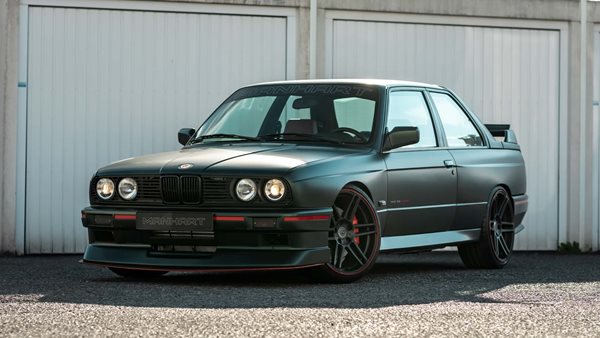 H BMW M3 E30 της Manhart είναι ένα badass κλασικό coupe
