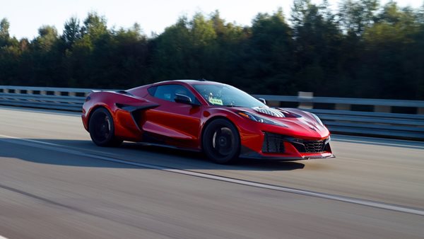 Ο πρόεδρος της GM έσπασε "λαϊκό" ρεκόρ ταχύτητας με Corvette ZR1