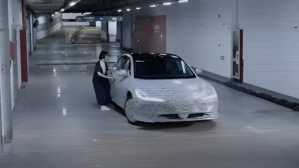 Κινεζικό πρωτότυπο έχει τρελάνει το ίντερνετ με το παρκάρισμά του