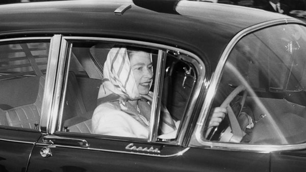 H βασίλισσα Ελισάβετ B' αγαπούσε τα αυτοκίνητα