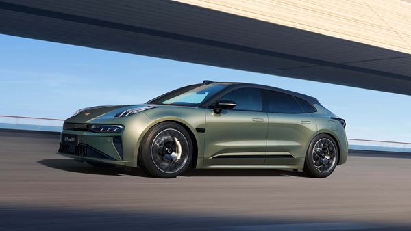 Ο CEO της Zeekr αποκαλύπτει γιατί η φίρμα στρέφεται και στα PHEV