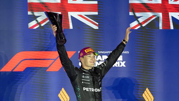 F1: Ο Russell έκανε το όνειρό του πραγματικότητα με τη νίκη στη Σιγκαπούρη