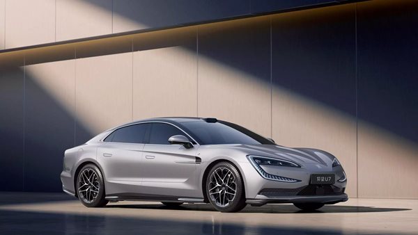 Δείτε το υβριδικό με 1.340 ίππους και 180 χιλιόμετρα ηλεκτρικής αυτονομίας