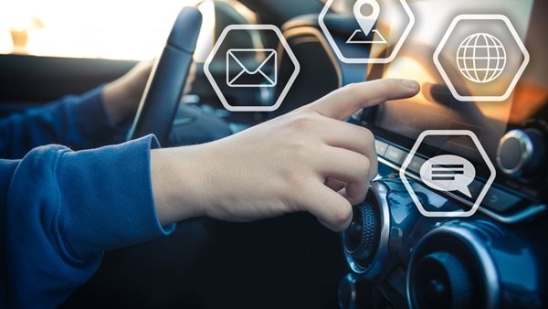 Μεγάλη φίρμα αυτοκινήτων επιστρέφει στα φυσικά κουμπιά-τι λέει για τις οθόνες