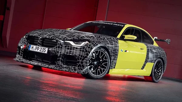 H BMW ετοιμάζει μια αγωνιστική Μ2 νόμιμη για το δρόμο