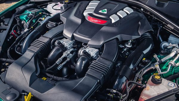 Γλιτώνει ο V6 κινητήρας της Alfa Romeo επειδή "χαλαρώνει" το Euro 7