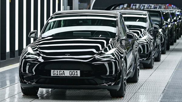 Tesla Model Y από Γερμανία μόνο σε άσπρο ή μαύρο χρώμα